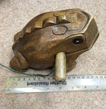 17cm mid-brown frog